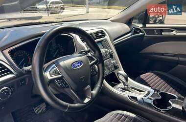 Седан Ford Fusion 2016 в 