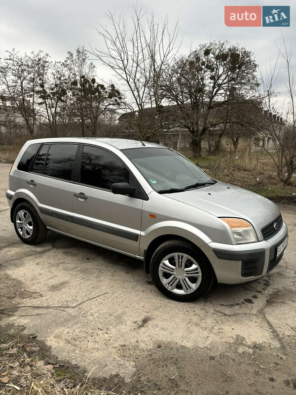 Хэтчбек Ford Fusion 2005 в 