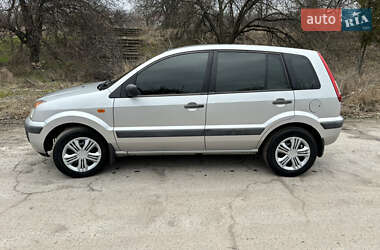Хэтчбек Ford Fusion 2005 в 