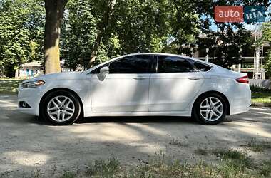 Седан Ford Fusion 2016 в 