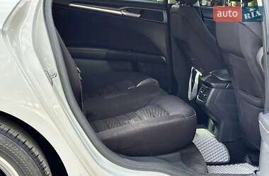 Седан Ford Fusion 2016 в 