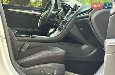 Седан Ford Fusion 2016 в 