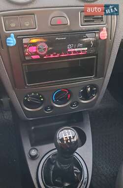 Хэтчбек Ford Fusion 2007 в 