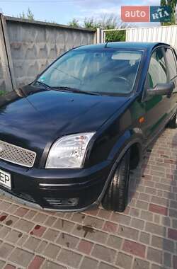 Хэтчбек Ford Fusion 2004 в 