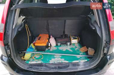 Хэтчбек Ford Fusion 2004 в 
