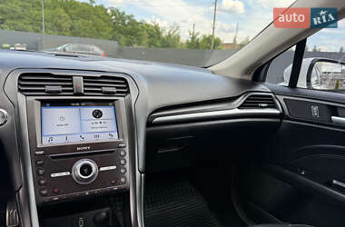 Седан Ford Fusion 2016 в 
