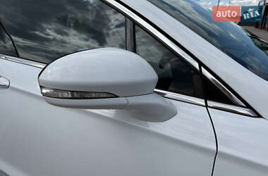 Седан Ford Fusion 2016 в 
