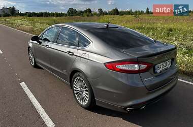 Седан Ford Fusion 2012 в 