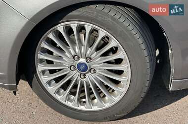 Седан Ford Fusion 2012 в 
