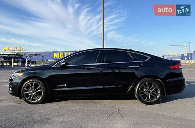 Седан Ford Fusion 2018 в 
