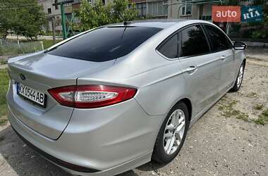 Седан Ford Fusion 2015 в 