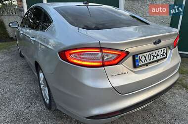Седан Ford Fusion 2015 в 