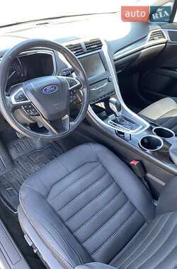 Седан Ford Fusion 2013 в 