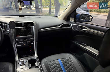 Седан Ford Fusion 2016 в 