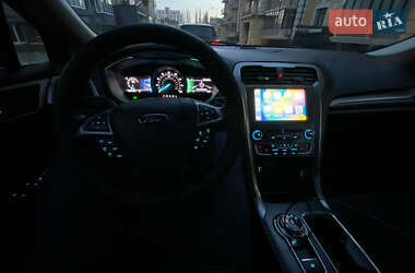 Седан Ford Fusion 2017 в 