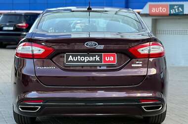 Седан Ford Fusion 2013 в 