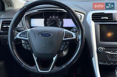 Седан Ford Fusion 2013 в 