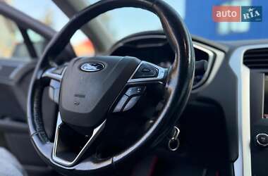 Седан Ford Fusion 2013 в 