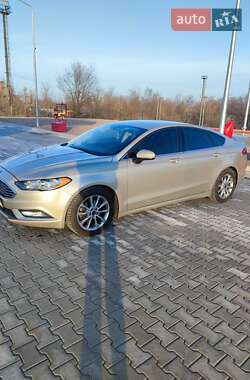 Седан Ford Fusion 2017 в 