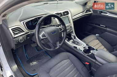 Седан Ford Fusion 2015 в 