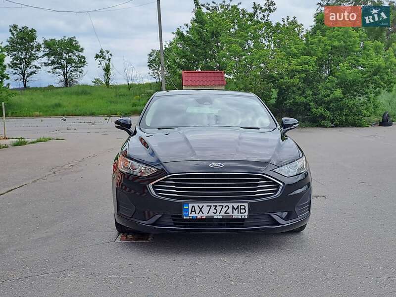 Седан Ford Fusion 2019 в 