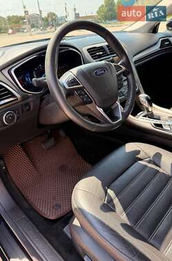 Седан Ford Fusion 2016 в 