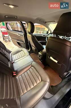 Седан Ford Fusion 2016 в 