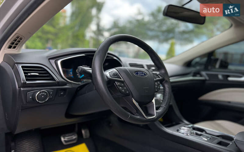 Седан Ford Fusion 2018 в Львові