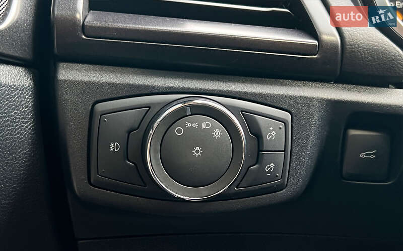 Седан Ford Fusion 2018 в Львові