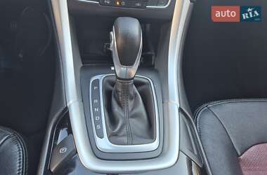 Седан Ford Fusion 2015 в 