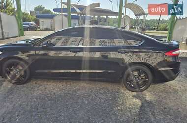 Седан Ford Fusion 2015 в 