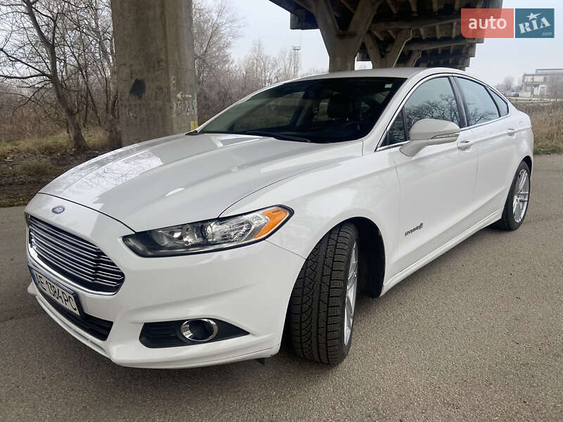 Седан Ford Fusion 2015 в 