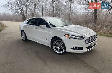 Седан Ford Fusion 2015 в 