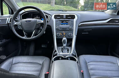 Седан Ford Fusion 2015 в 