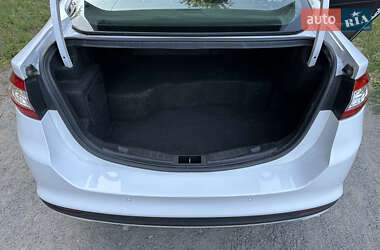 Седан Ford Fusion 2015 в 