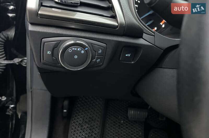 Седан Ford Fusion 2016 в Одесі
