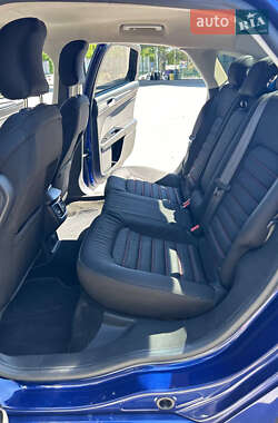 Седан Ford Fusion 2015 в 