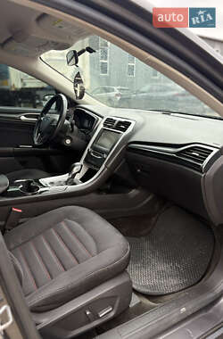 Седан Ford Fusion 2014 в 