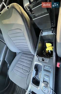 Седан Ford Fusion 2017 в 