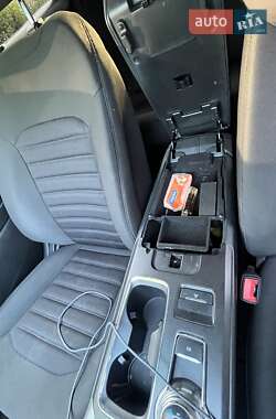 Седан Ford Fusion 2017 в 