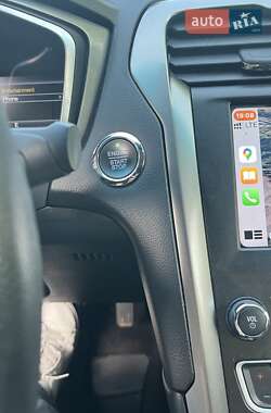 Седан Ford Fusion 2017 в 