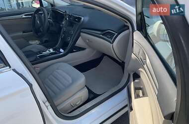 Седан Ford Fusion 2016 в 