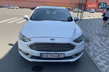 Седан Ford Fusion 2016 в 