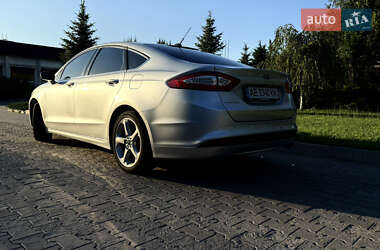 Седан Ford Fusion 2015 в 