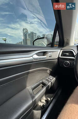 Седан Ford Fusion 2012 в 