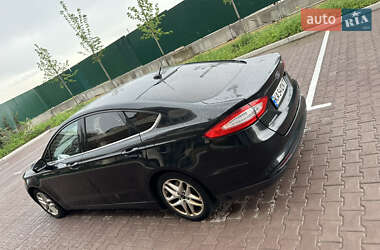 Седан Ford Fusion 2015 в 