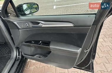Седан Ford Fusion 2015 в 