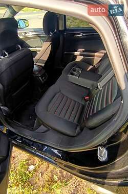 Седан Ford Fusion 2013 в 