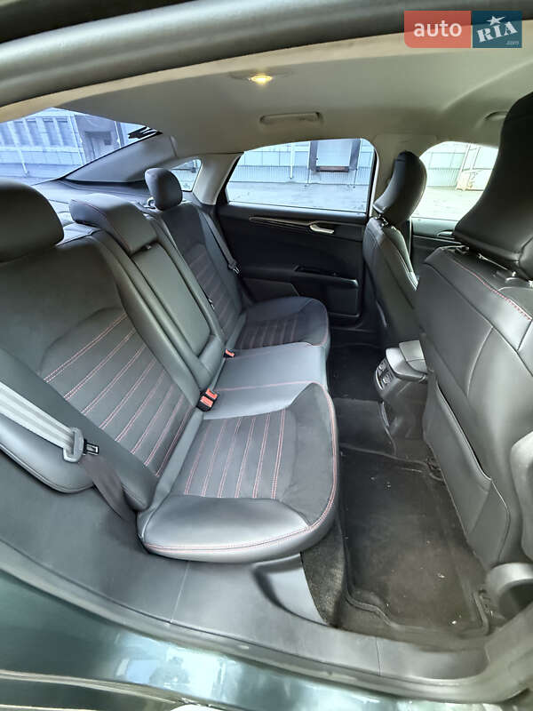 Седан Ford Fusion 2015 в Дніпрі