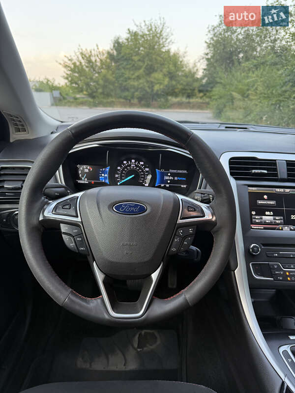 Седан Ford Fusion 2015 в Дніпрі